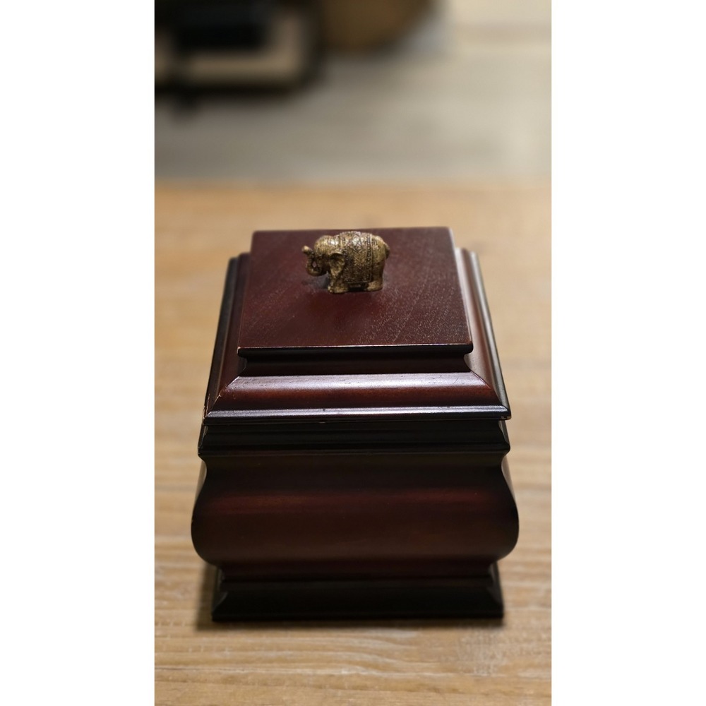 Vintage Wood Box With 6 Coasters And Elephant‎ Knob On Top